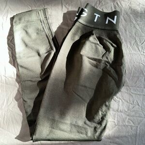 NVGTN sport seamless leggings size small